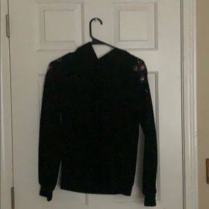 I’m selling a black sweater